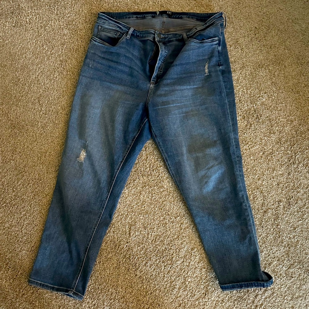 KUT brand women’s straight leg stretchy jeans